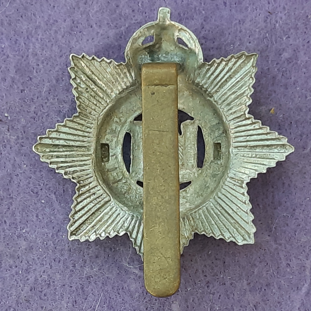 KC Cap Badge – The Devonshire Regiment – Steady The Buffs Militaria