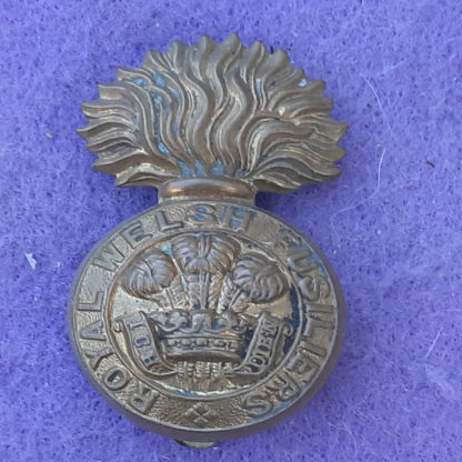 WW1 Economy Gilding Metal Cap Badge - The Royal Welsh Fusiliers