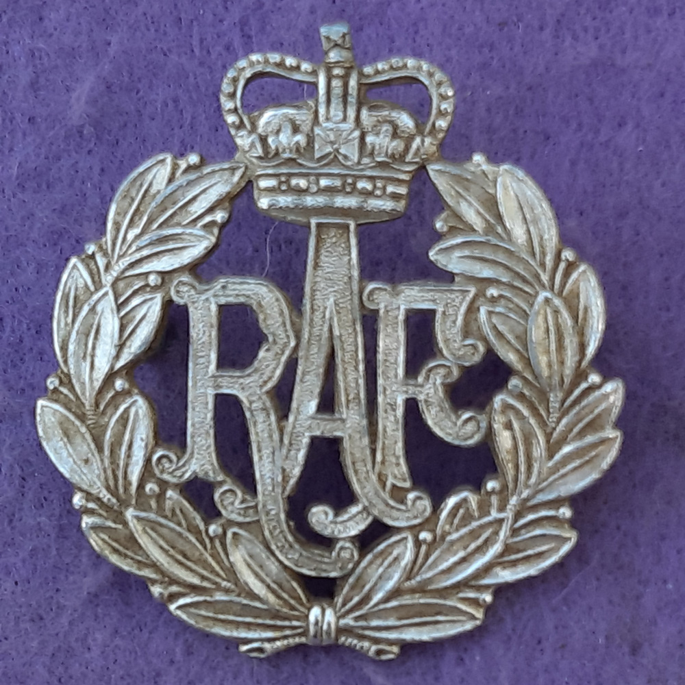 Gold Anodised Cap Badge – The Royal Air Force – Steady The Buffs Militaria