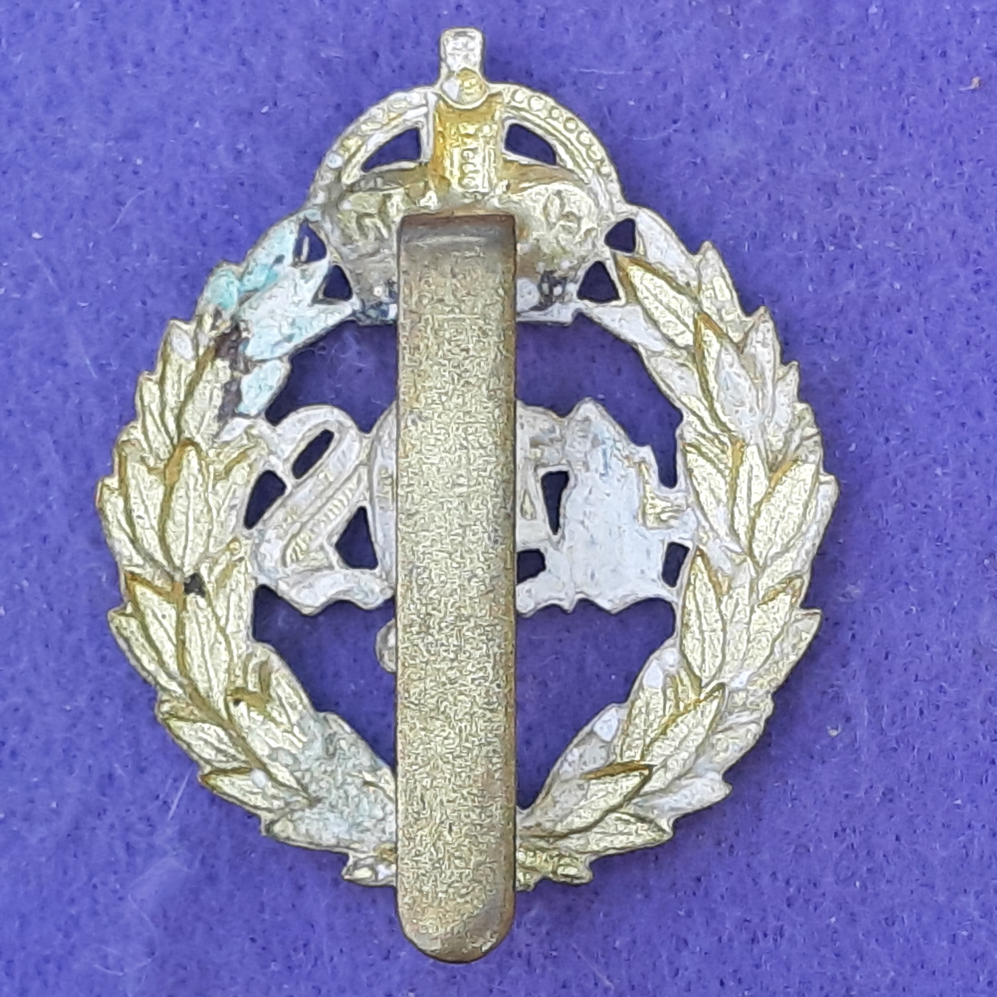 KC Gilding Metal Cap Badge - 2nd Dragoon Guards - Image 2