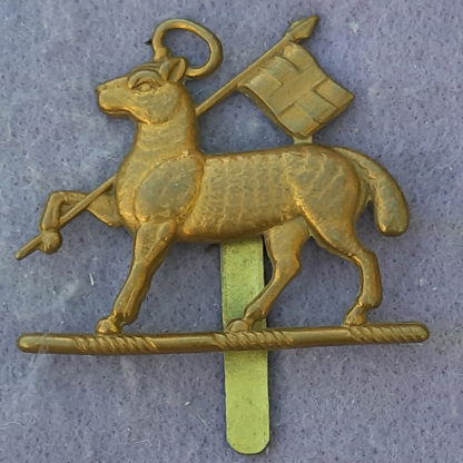 WW2 Gilding Metal Cap Badge - The Queen's Regiment