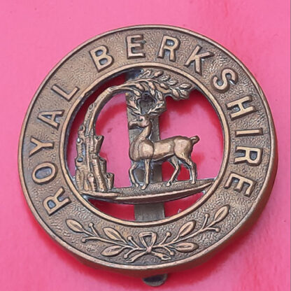 The Royal Berkshire Regiment - Gilding Metal Helmet Plate Centre With Pagri Fitting