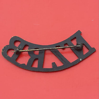(New Zealand) The New Zealand Rifle Brigade - Blackened Brass Shoulder Title - Image 2