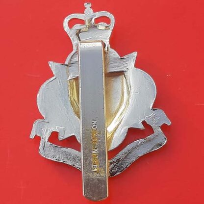 The Sussex Yeomanry - Queen's Crown Gold Anodised Cap Badge - Image 2