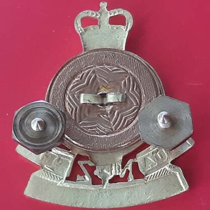 (New Zealand) The Royal Army Ordnance Corps - Officer's Silver Gilt & Enamel Cap Badge - Image 2