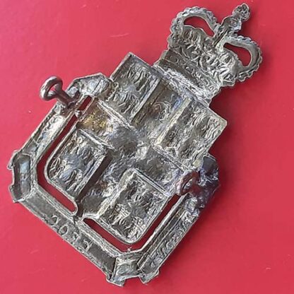 (Canada) The Laval Contingent Canadian Officer Training Corps - Queen's Crown Gilding Metal Cap Badge - Image 2