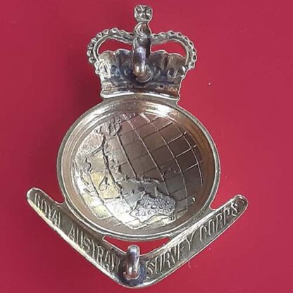(Australia) The Royal Australian Survey Corps - Queen's Crown Gilding Metal Cap Badge - Image 2