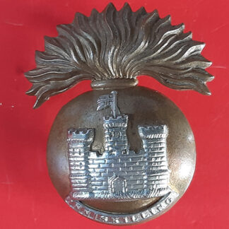 The Royal Inniskilling Fusiliers ("Flag Left") - Edwardian Bi-Metal Cap Badge