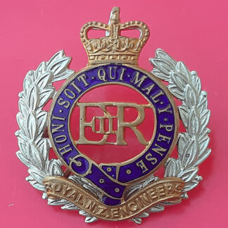 (New Zealand) The Royal New Zealand Engineers - Queen's Crown Bi-Metal & Enamelled Cap Badge