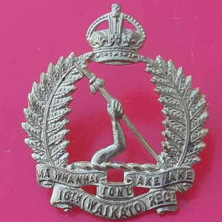 (New Zealand) 16th Waikato Regiment - King's Crown Gilding Metal Cap Badge