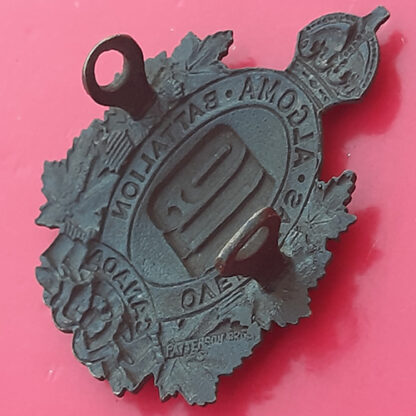 (Canada) 119th Infantry Battalion (Algoma) - King's Crown WW1 Blackened Brass Cap Badge - Image 2
