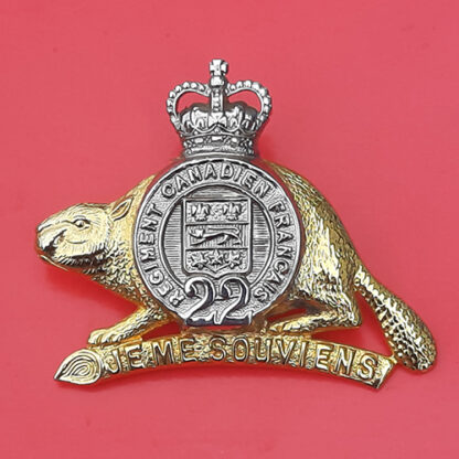 (canada) The Royal 22nd Regiment (Canadien Francais) - Queen's Crown Bi-Metal Cap Badge