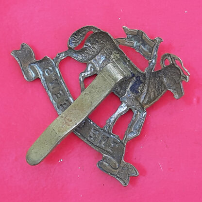 The Queen's Royal (West Surrey) Regiment - Economy Issue Gilding Metal Cap Badge - Image 2