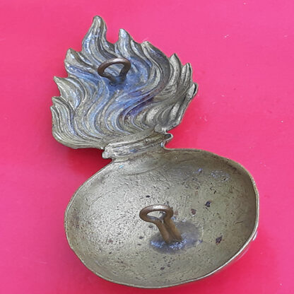 The Royal Welsh Fusiliers - NCO's Bi-Metal Fur Cap Grenade - Image 2