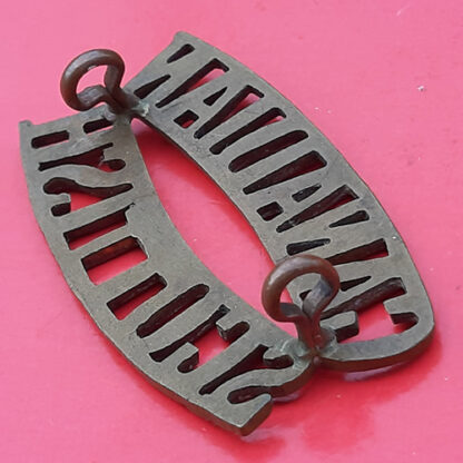 (Canada) The Canadian Scottish Regiment - Gilding Metal Shoulder Title - Image 2