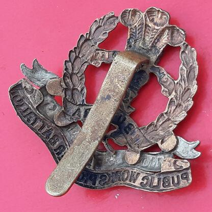 18th Middlesex Regiment (1st Public Works Pioneer Battalion) - Bi-Metal Cap Badge - Image 2