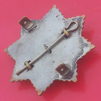 Lincolnshire Regiment - Officer's Silver, Gilt & Enamel Cap Badge - Image 2
