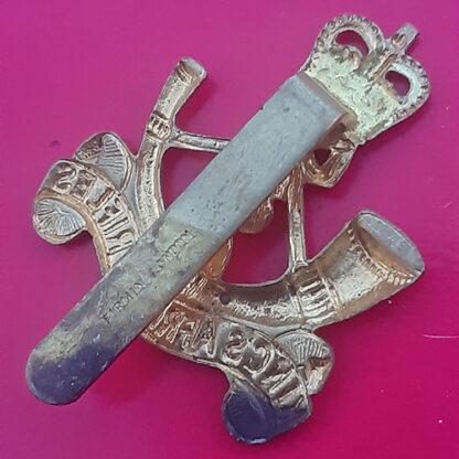 The 2nd King's African Rifles - Queen's Crown Gilding Metal Cap Badge - Image 2