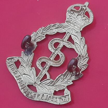 (New Zealand) The New Zealand Army Medical Corps - King's Crown Gilding Metal Cap Badge - Image 2