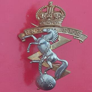 (New Zealand) Royal New Zealand Electrical & Mechanical Engineers - King's Crown Bi-Metal Cap Badge