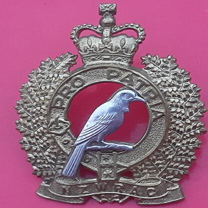 (New Zealand) New Zealand Women's Royal Army Corps - Queen's Crown Bi-Metal Cap Badge
