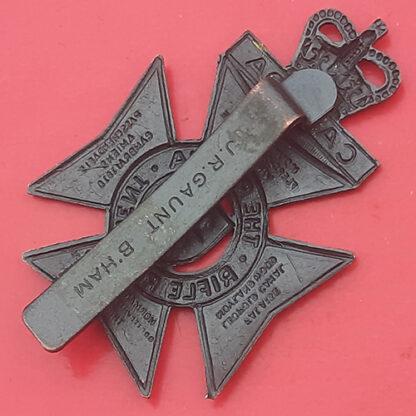 (Canada) The Regina Rifle Regiment - Queen's Crown Blackened Cap Badge - Image 2