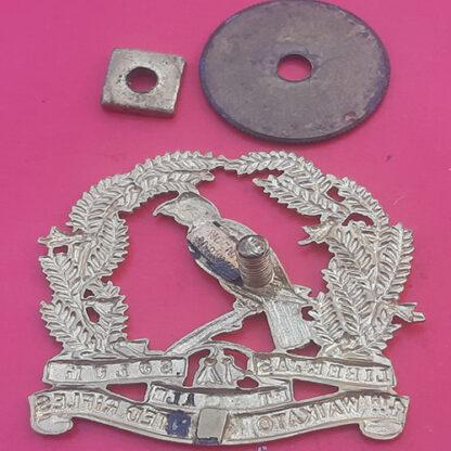 (New Zealand) The 4th (Waikato) Mounted Rifles  - Slouch Hat Gilt Cap Badge - Image 2