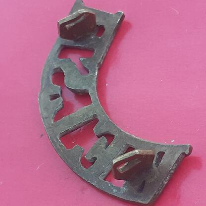 The Welsh Regiment - WW1 Gilding Metal Shoulder Title - Image 2