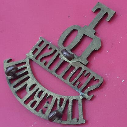 T. 10  The King's Regiment (Liverpool Scottish) Territorials - Gilding Metal Shoulder Title. - Image 2