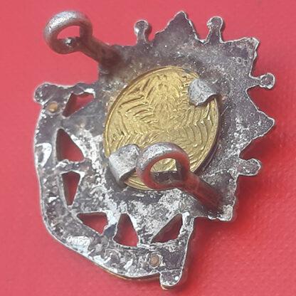 The Bedfordshire & Hertfordshire Regiment - Officers White Metal Cap Badge. - Image 2