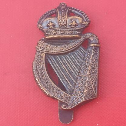 18th County Of London  (London Irish) - King's Crown Gilding Metal Cap Badge.