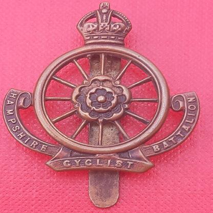 The Hampshire Cyclist Battalion - King's Crown Gilding Metal Cap Badge.