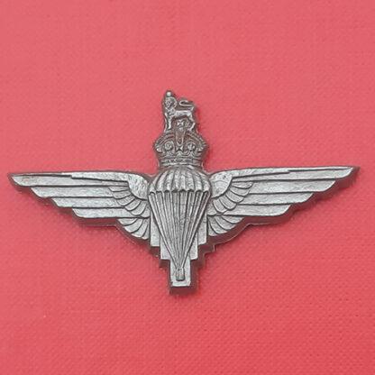 The Parachute Regiment - WW2 King's Crown Plastic Economy Cap Badge.