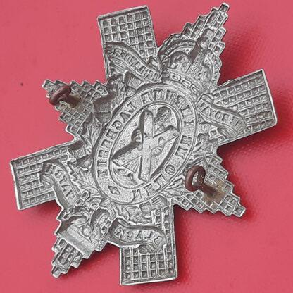 The Black Watch - King's Crown with "I.T" Spelling White Metal Cap Badge. - Image 2