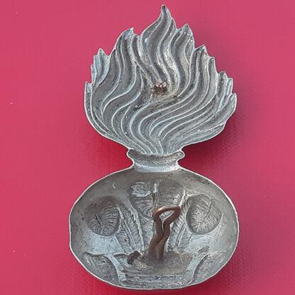 The Royal Welsh Fusilier Volunteers - White Metal Fur Cap Grenade. - Image 2