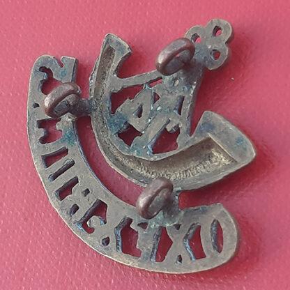 4th Territorial Battalion Oxfordshire & Buckinghamshire Regiment - Gilding Metal Shoulder Title. - Image 2