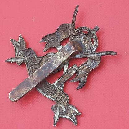 16th The Queen's Lancers - King's Crown WW1 Economy Issue Gilding Metal Cap Badge. - Image 2