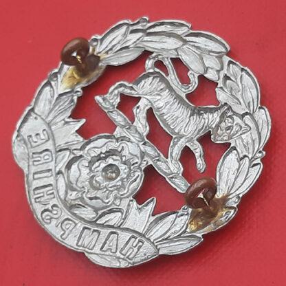 2nd Volunteer Battalion The Hampshire Regiment - White Metal Cap Badge. - Image 2