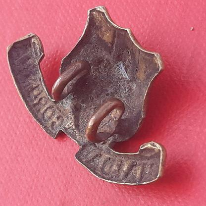 81st ( Loyal Lincoln Volunteers ) Regiment Of Foot - Gilding Metal Collar Badge. - Image 2