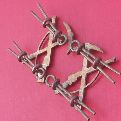 Pioneer Battalions - WW1 Gilding Metal Collar Badges. - Image 2