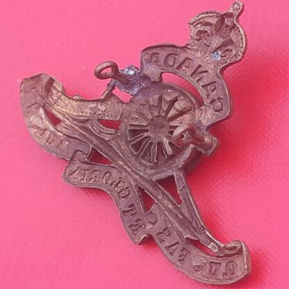 (Canada) The 72nd Royal Canadian Artillery - King's Crown Gilding Metal Cap Badge. - Image 2