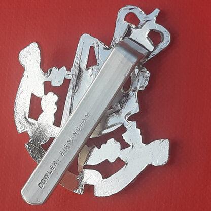 8th (Irish Battalion) The King's Regiment Liverpool - Queen's Crown Silver Anodised Cap Badge. - Image 2