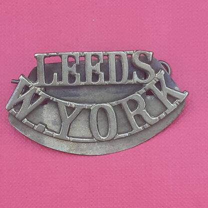 The 15th & 17th Service Batallions  The Leeds Pals - WW1 Gilding Metal Shoulder Title.