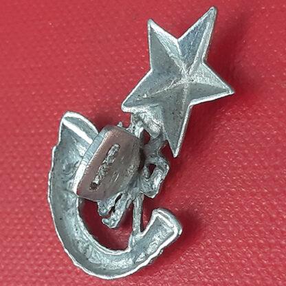 The Cameronians (Scottish Rifles) White Metal Collar Badge. - Image 2