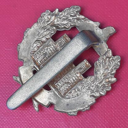 The Essex Regiment - Bi Metal Cap Badge. - Image 2