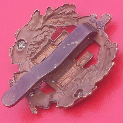 The Essex Regiment - Bi Metal Cap Badge. - Image 2