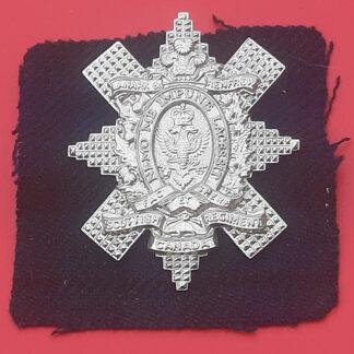(Canada) The Lanark &  Renfrew Scottish Regiment - Queen's Crown White Metal Cap Badge.