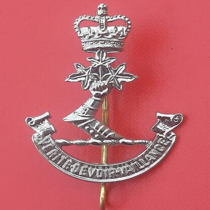 (Canada) Royal Military College Of Canada ( French Section) - Queen's Crown White Metal Cap Badge.