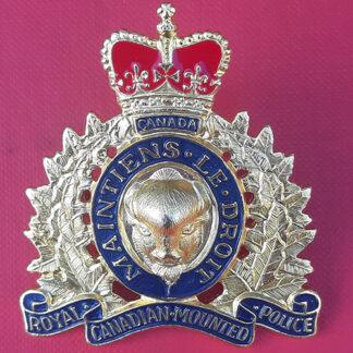 (Canada) Royal Canadian Mounted Police - Queen's Crown  Red & Blue Enamelled Metal Cap Badge.
