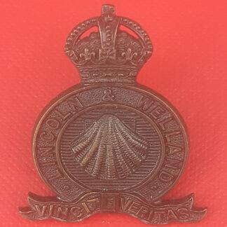 (Canada) The Lincoln & Welland Regiment - King's Crown Bronzed Collar Badge.